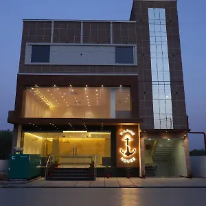 3* Отель Marine House