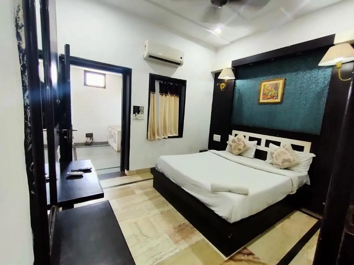Hotel Laxman Resort By The Golden Taj Group &Hotels Agra  3*, Agra (Uttar Pradesh)